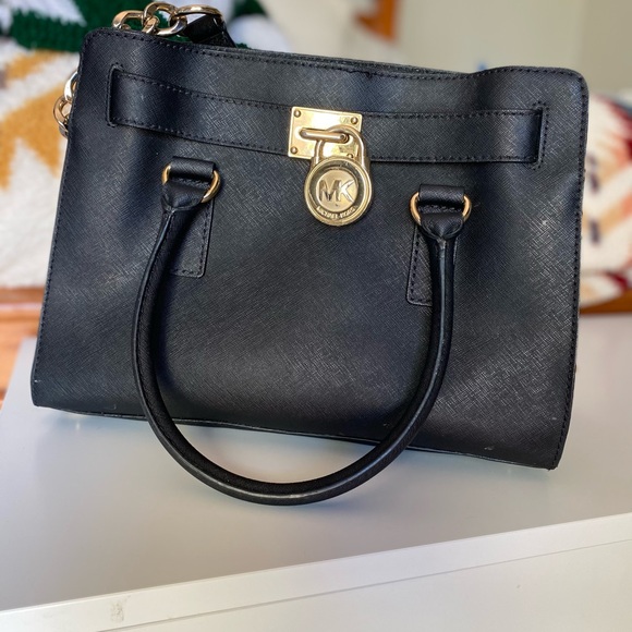 Black Michael Kors purse used but in good shape - Picture 2 of 2